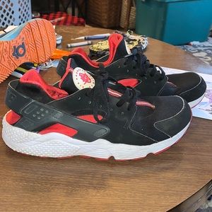 Gently used Nike Air Huarache 'Bred' size 12
